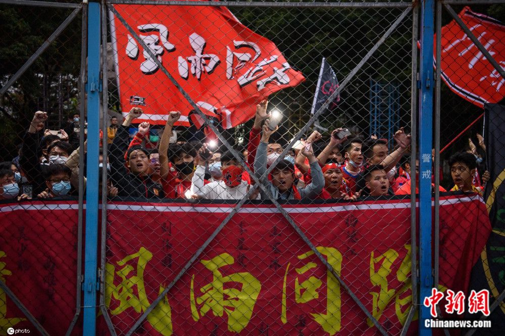 今日发布的“追梦人”海报中，众主演集结亮相，共同演绎现代北京北漂一族经历的悲欢离合和喜怒哀乐